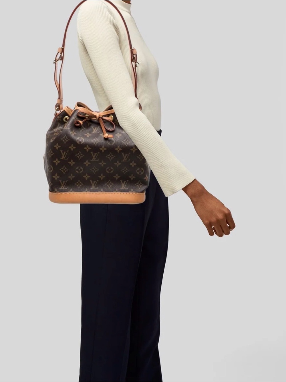 Louis Vuitton | LV Monogram Noé Drawstring Bucket Bag in Brown/Tan - Picture 2 of 16